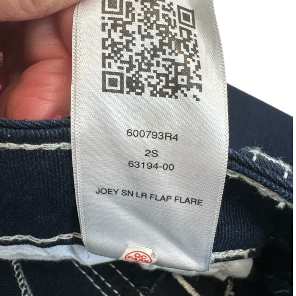True Religion Joey Flare Leg Dark Wash Denim Low Rise Jean NWT W28 L34 $159 - Picture 11 of 13